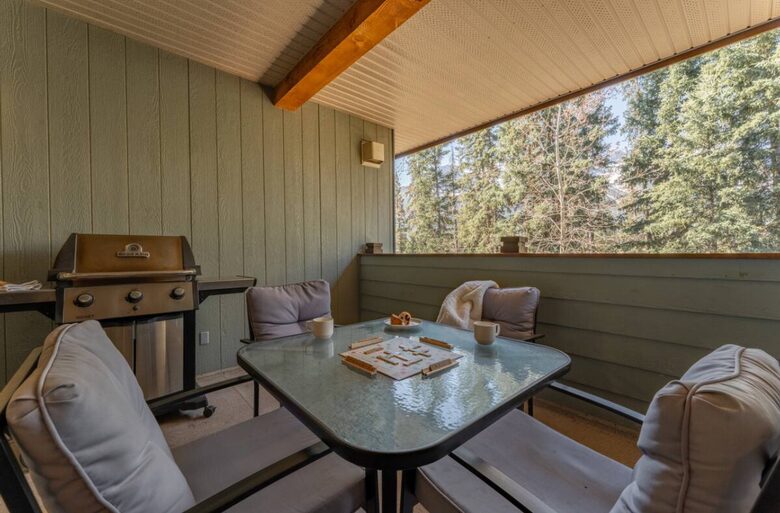 Cozy Mountain Escape in the Heart of Canmore - Canmore, Canada