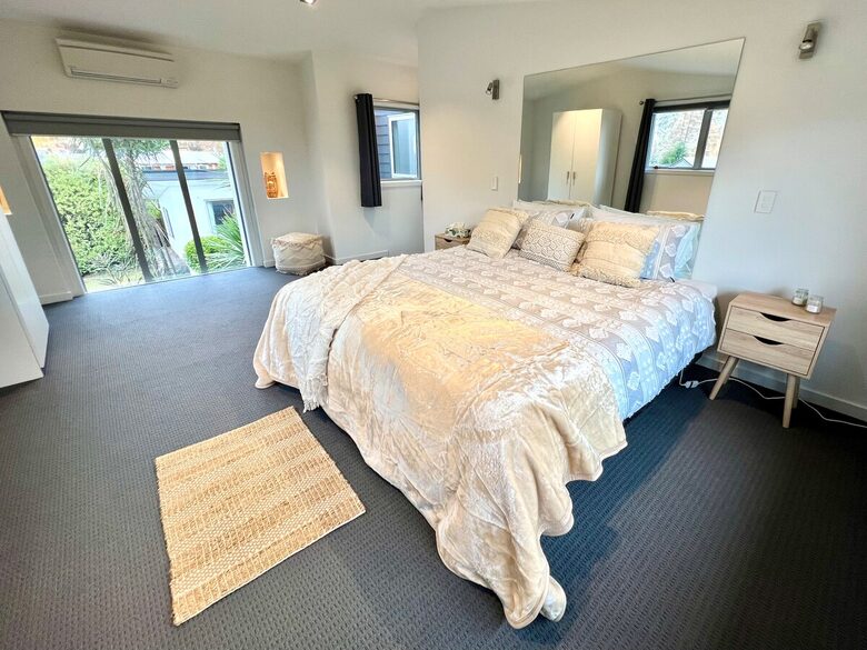 Architectural Retreat with Luxe Outdoor Oasis in Queenstown - Queenstown, New Zealand