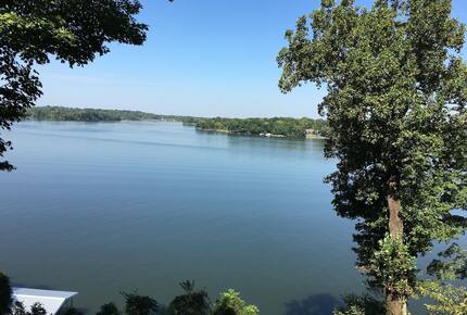 Stylish Lakeside Haven Near Nashville - Old Hickory, Tennessee