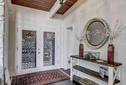 Stylish Lakeside Haven Near Nashville - Old Hickory, Tennessee