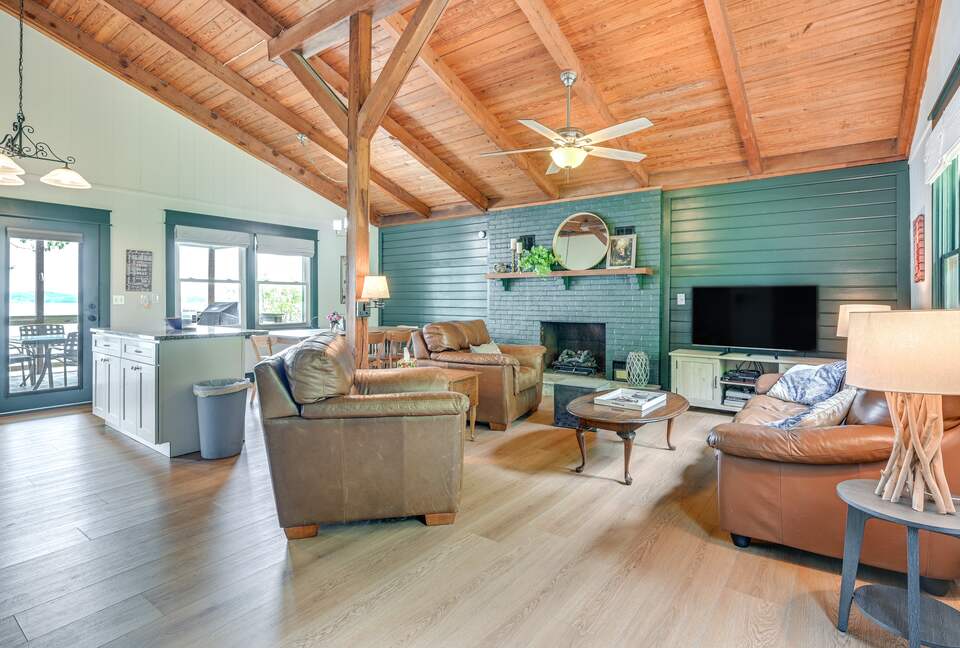 Charming Lakefront Escape with Private Dock & Hot Tub - Waverly, Tennessee