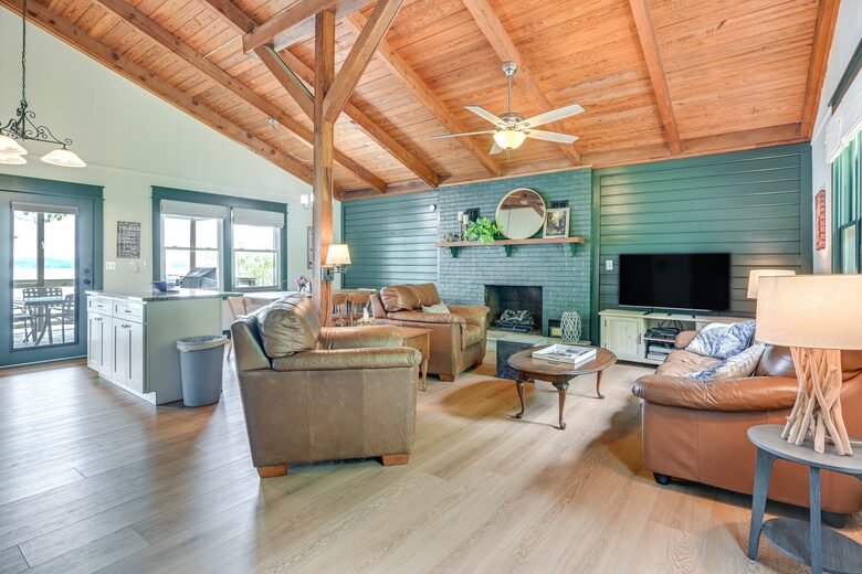 Charming Lakefront Escape with Private Dock & Hot Tub - Waverly, Tennessee