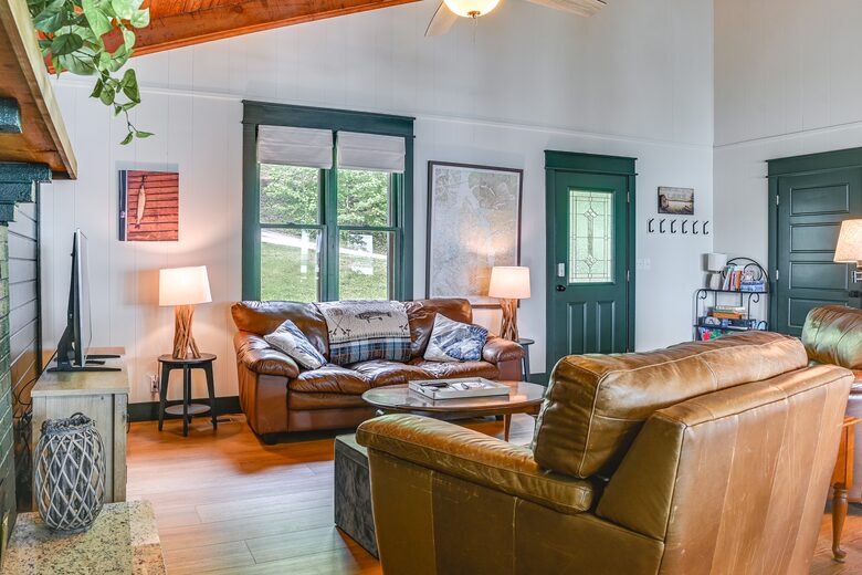 Charming Lakefront Escape with Private Dock & Hot Tub - Waverly, Tennessee