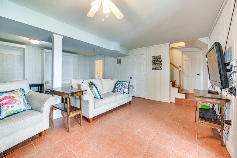 Charming Lakefront Escape with Private Dock & Hot Tub - Waverly, Tennessee