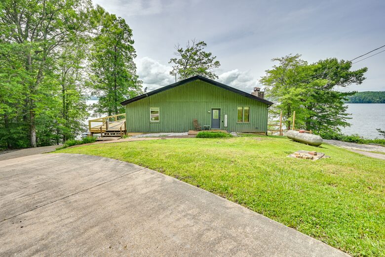 Charming Lakefront Escape with Private Dock & Hot Tub - Waverly, Tennessee