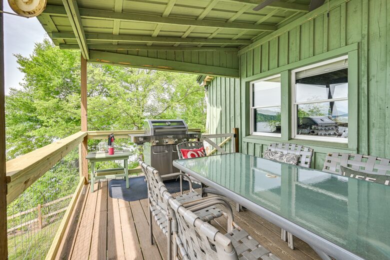 Charming Lakefront Escape with Private Dock & Hot Tub - Waverly, Tennessee