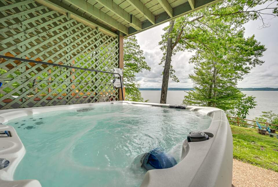 Charming Lakefront Escape with Private Dock & Hot Tub - Waverly, Tennessee