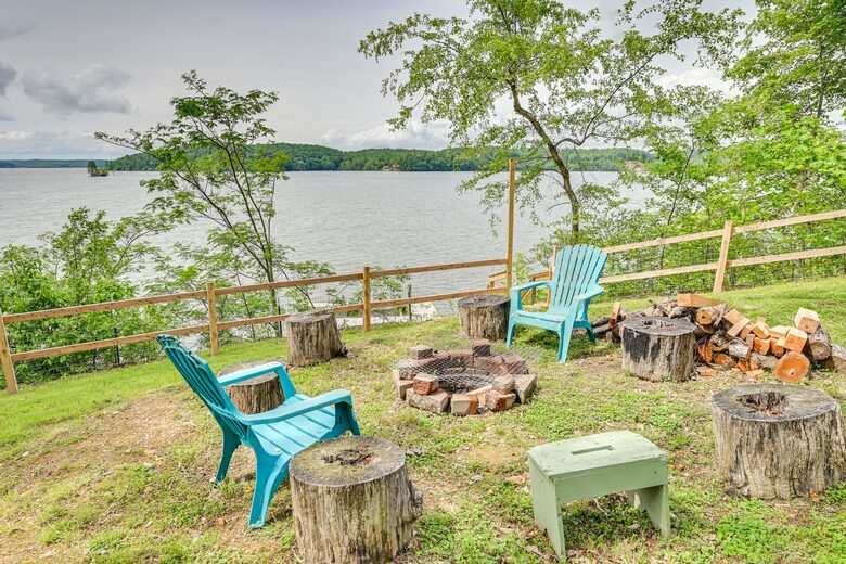 Charming Lakefront Escape with Private Dock & Hot Tub - Waverly, Tennessee