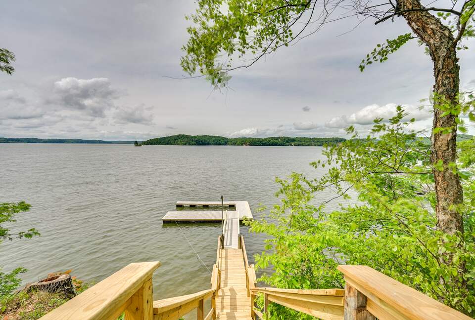 Charming Lakefront Escape with Private Dock & Hot Tub - Waverly, Tennessee