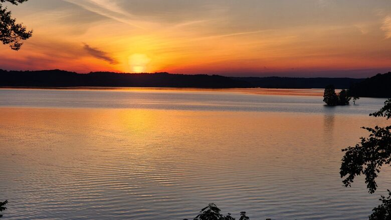 Charming Lakefront Escape with Private Dock & Hot Tub - Waverly, Tennessee