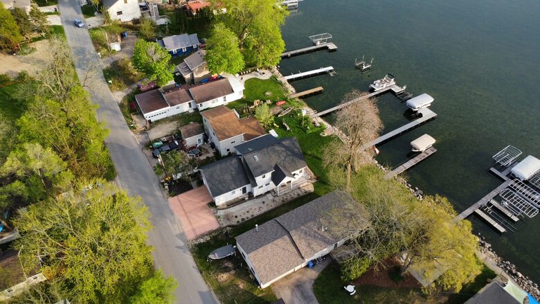 Sunlit Cottage Retreat with Waterfront Views - Stoughton, Wisconsin