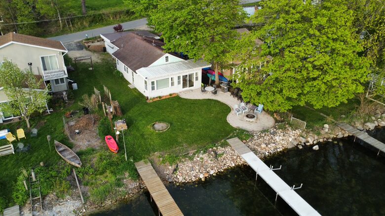 Sunlit Cottage Retreat with Waterfront Views - Stoughton, Wisconsin