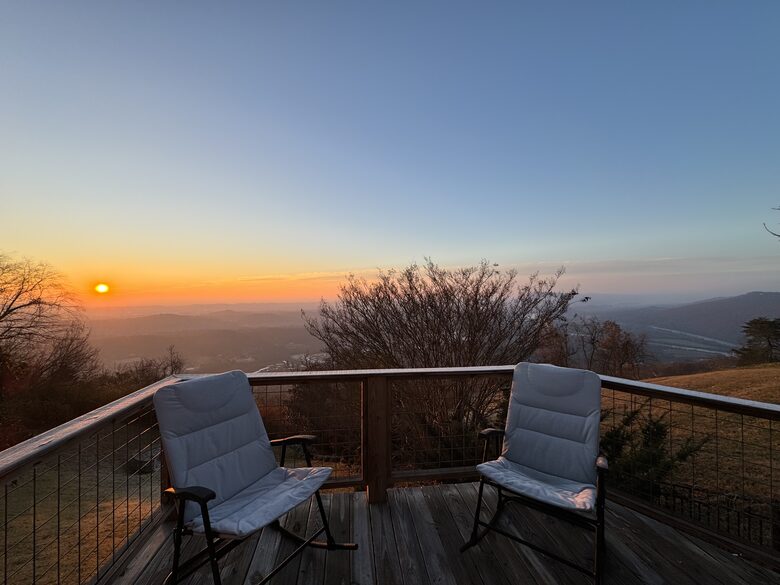 Charming Mountain-Top Haven Minutes from Downtown Chattanooga - Signal Mountain, Tennessee