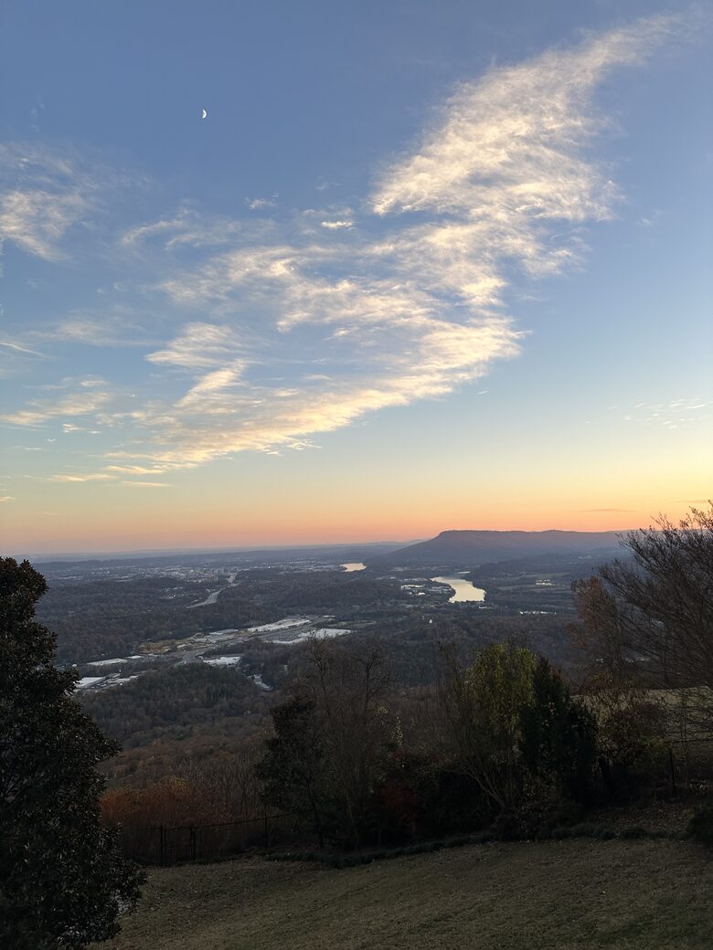 Charming Mountain-Top Haven Minutes from Downtown Chattanooga - Signal Mountain, Tennessee