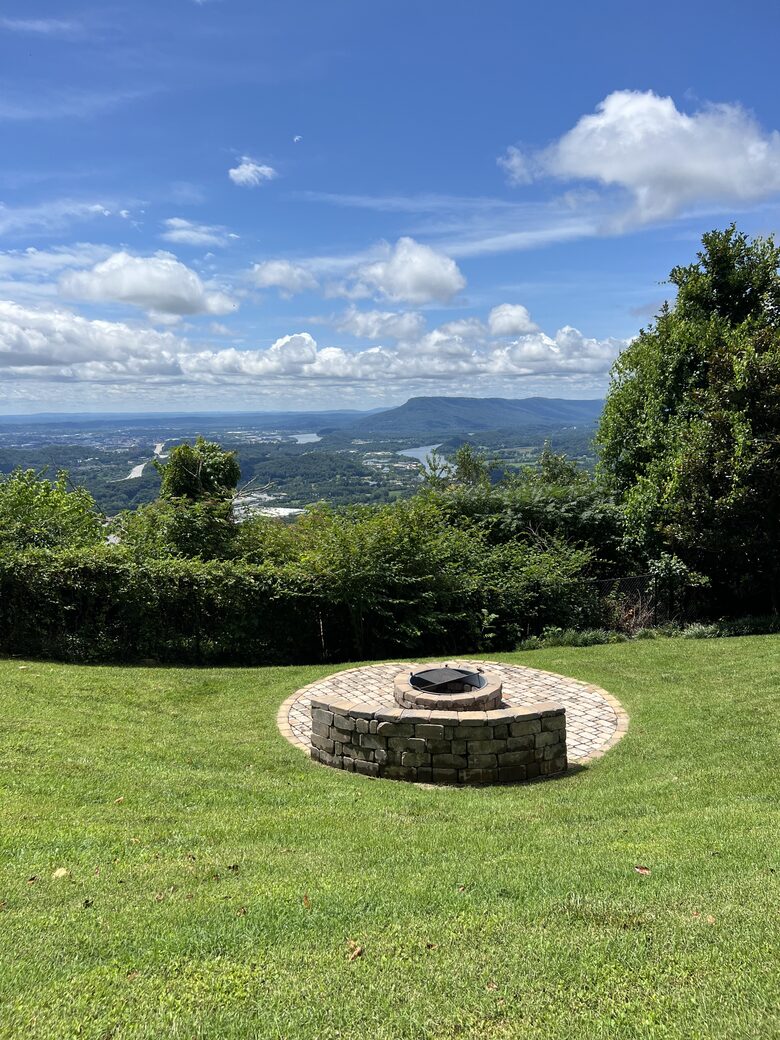 Charming Mountain-Top Haven Minutes from Downtown Chattanooga - Signal Mountain, Tennessee