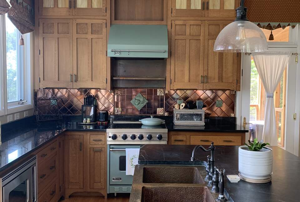 Charming Mountain-Top Haven Minutes from Downtown Chattanooga - Signal Mountain, Tennessee
