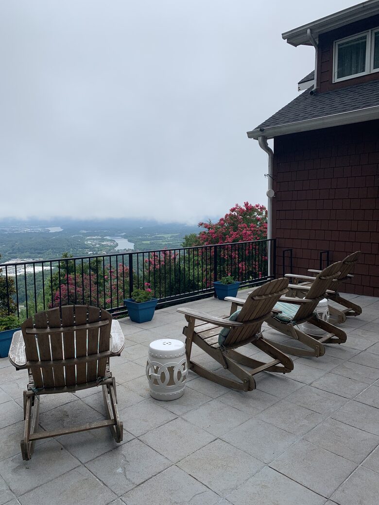 Charming Mountain-Top Haven Minutes from Downtown Chattanooga - Signal Mountain, Tennessee