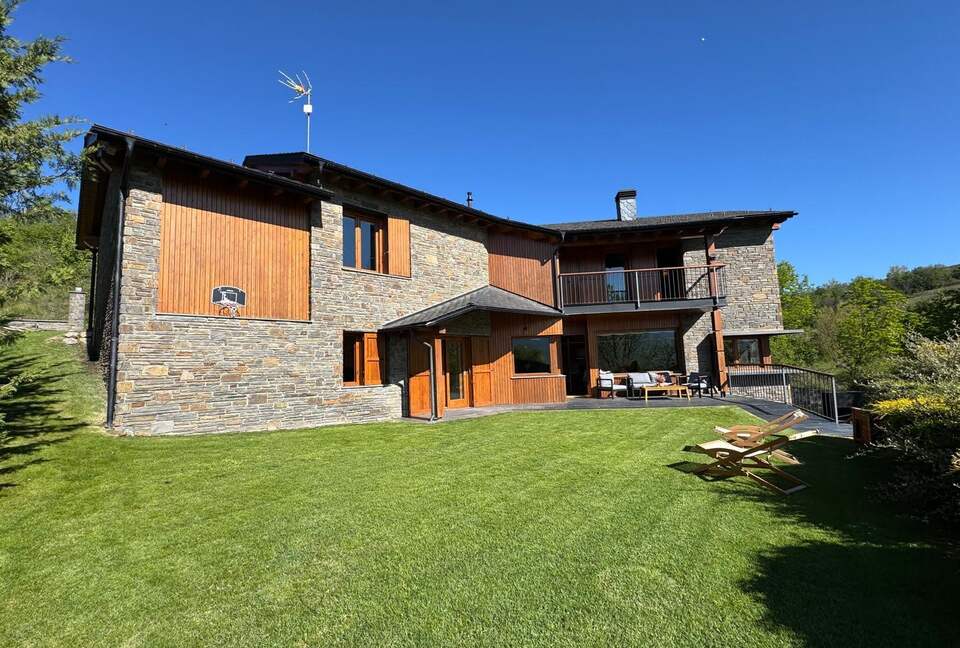 Sophisticated Mountain Retreat with Panoramic Pyrenees Views - Bolvir, Spain