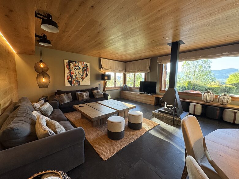 Sophisticated Mountain Retreat with Panoramic Pyrenees Views - Bolvir, Spain
