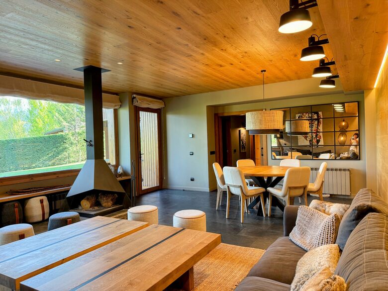 Sophisticated Mountain Retreat with Panoramic Pyrenees Views - Bolvir, Spain