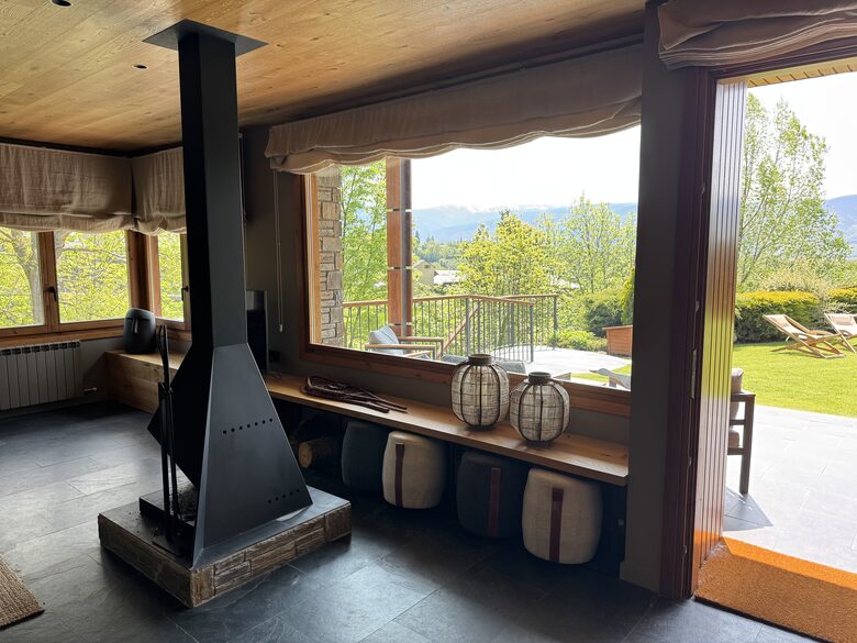 Sophisticated Mountain Retreat with Panoramic Pyrenees Views - Bolvir, Spain
