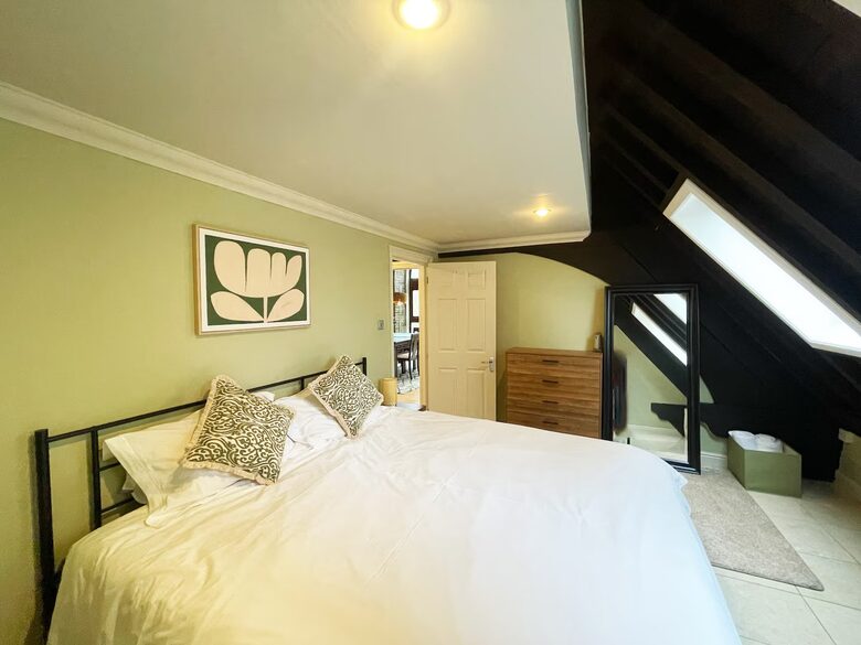 Sophisticated Two-Level Apartment in a Converted Church - Greater London, United Kingdom