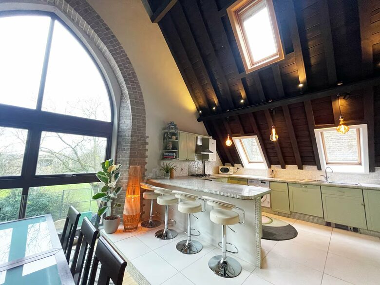Sophisticated Two-Level Apartment in a Converted Church - Greater London, United Kingdom