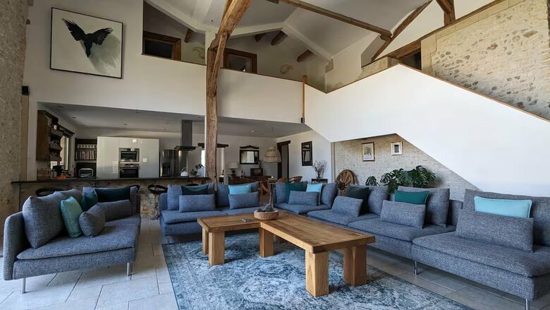 Elegant 18th-Century Restored Barn with Pool in Rural France - Verrieres, Champniers, France