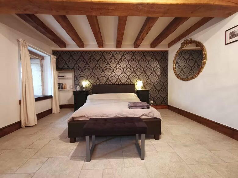 Elegant 18th-Century Restored Barn with Pool in Rural France - Verrieres, Champniers, France