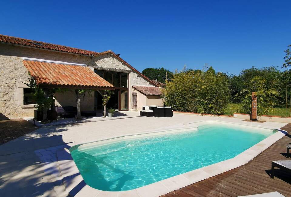 Elegant 18th-Century Restored Barn with Pool in Rural France - Verrieres, Champniers, France