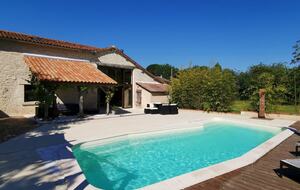 Elegant 18th-Century Restored Barn with Pool in Rural France - Verrières, Champniers, France