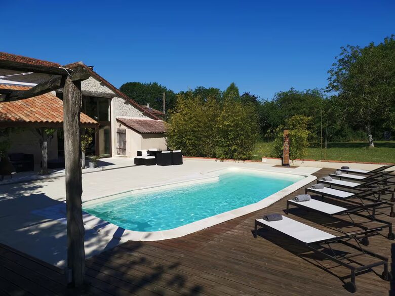 Elegant 18th-Century Restored Barn with Pool in Rural France - Verrieres, Champniers, France