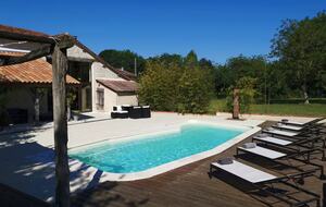 Elegant 18th-Century Restored Barn with Pool in Rural France - Verrières, Champniers, France