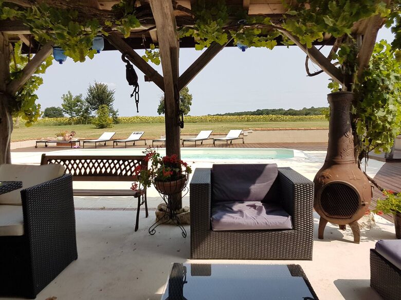 Elegant 18th-Century Restored Barn with Pool in Rural France - Verrieres, Champniers, France