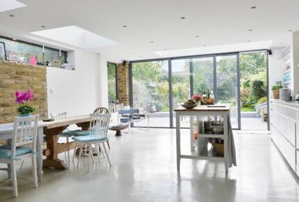 Elegant Victorian Retreat with South-Facing Garden - London, United Kingdom