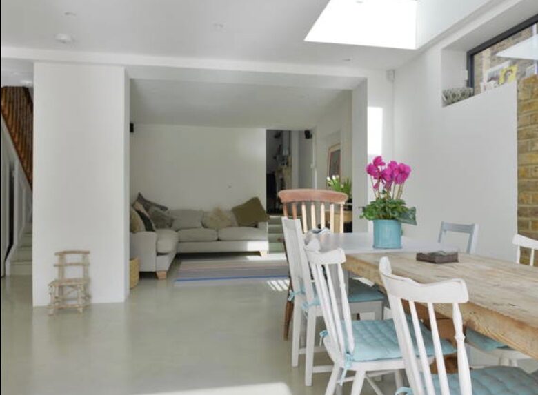 Elegant Victorian Retreat with South-Facing Garden - London, United Kingdom