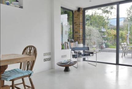 Elegant Victorian Retreat with South-Facing Garden - London, United Kingdom