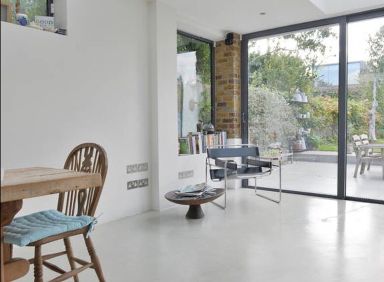Elegant Victorian Retreat with South-Facing Garden - London, United Kingdom