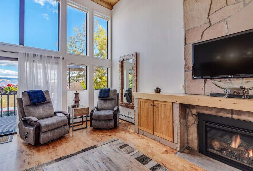 Alpine Charm with Direct Ski-In Access and Mountain Views - Snowmass Village, Colorado