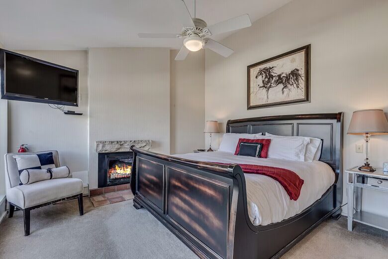 Alpine Charm with Direct Ski-In Access and Mountain Views - Snowmass Village, Colorado