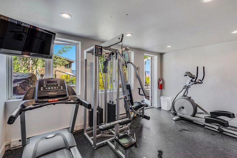 Alpine Charm with Direct Ski-In Access and Mountain Views - Snowmass Village, Colorado