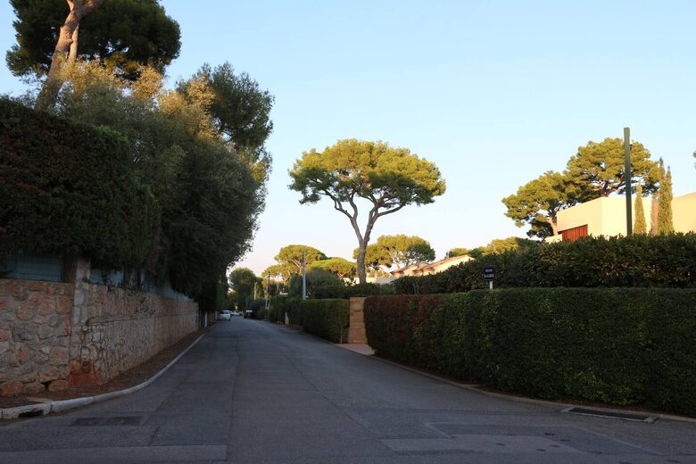 Elegant Mediterranean Retreat in Prestigious Cap d’Antibes - Cap d'Antibes, France