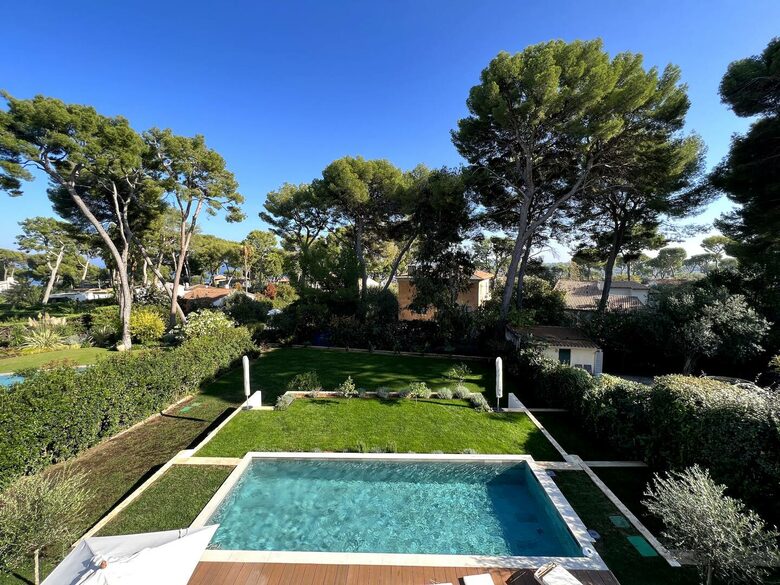 Elegant Mediterranean Retreat in Prestigious Cap d’Antibes - Cap d'Antibes, France
