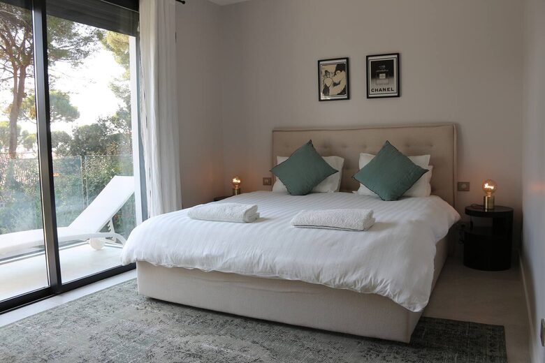 Elegant Mediterranean Retreat in Prestigious Cap d’Antibes - Cap d'Antibes, France