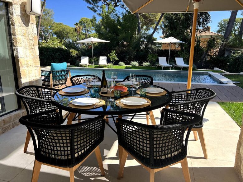 Elegant Mediterranean Retreat in Prestigious Cap d’Antibes - Cap d'Antibes, France