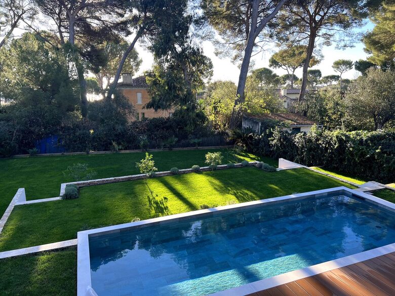 Elegant Mediterranean Retreat in Prestigious Cap d’Antibes - Cap d'Antibes, France