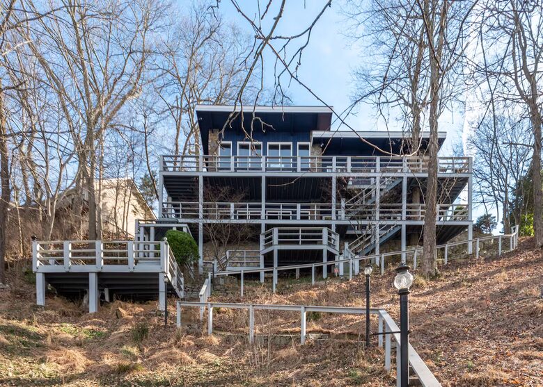 Stylish Lakeside Haven Near Nashville - Old Hickory, Tennessee