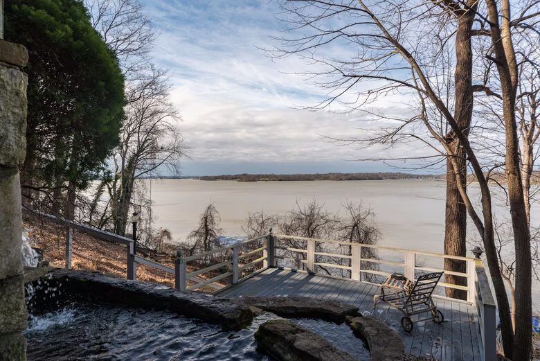 Stylish Lakeside Haven Near Nashville - Old Hickory, Tennessee