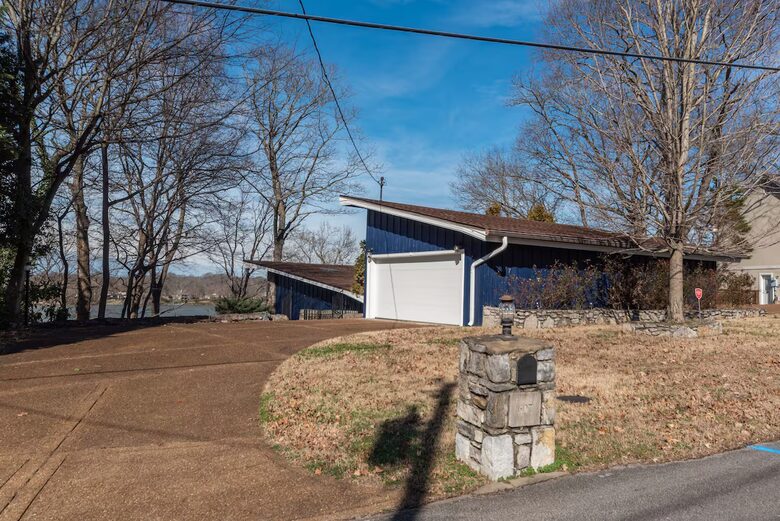 Stylish Lakeside Haven Near Nashville - Old Hickory, Tennessee
