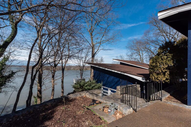Stylish Lakeside Haven Near Nashville - Old Hickory, Tennessee